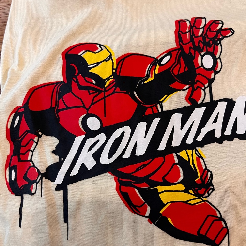 Marvel Avengers Dog T-Shirt with Red Accents. Sz L